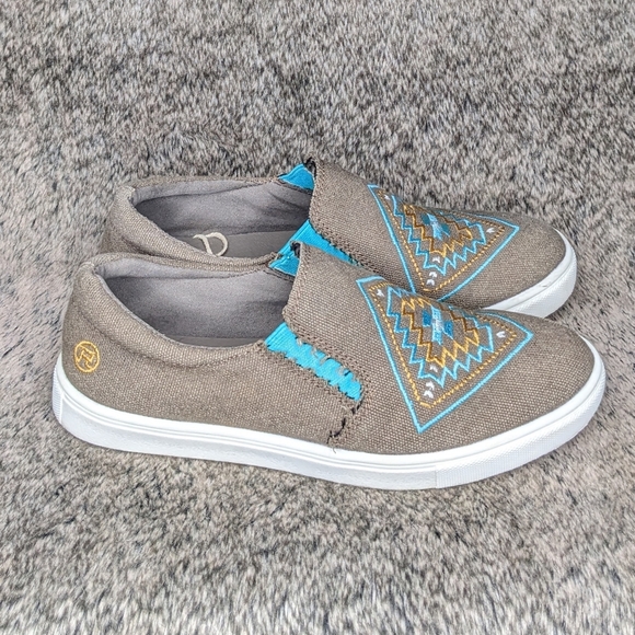 Roper Canvas Embroidered Aztec Slip On Shoe Women's 7 - Picture 2 of 10